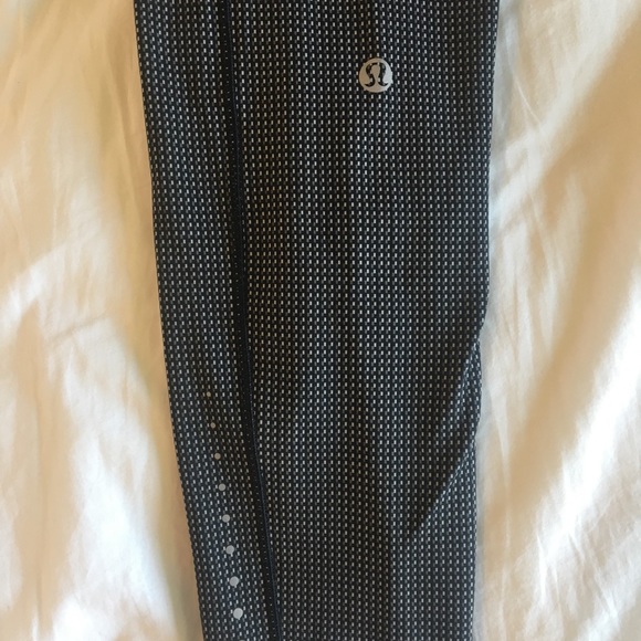 Lululemon checkered like-skin leggings - Picture 5 of 5